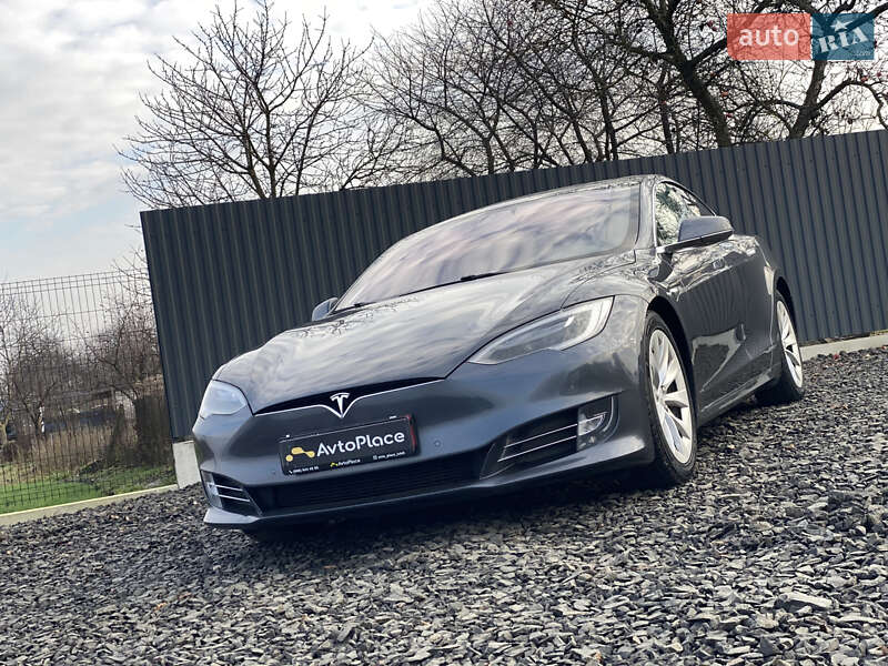 Лифтбек Tesla Model S 2017 в Луцке
