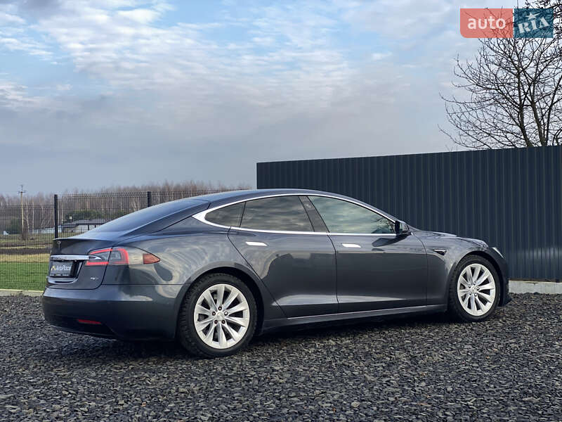 Лифтбек Tesla Model S 2017 в Луцке