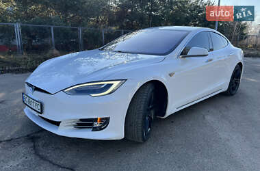 Лифтбек Tesla Model S 2016 в Самборе