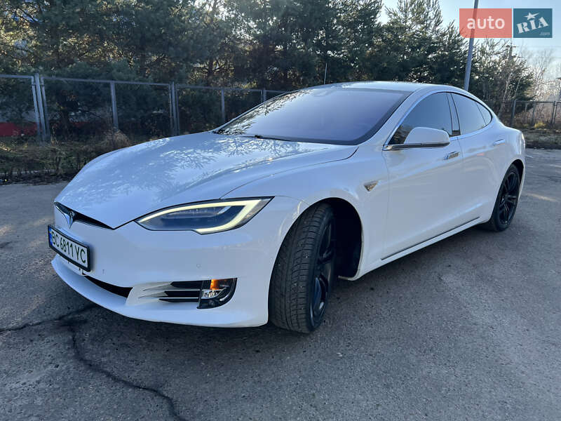 Лифтбек Tesla Model S 2016 в Самборе
