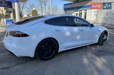 Лифтбек Tesla Model S 2016 в Самборе