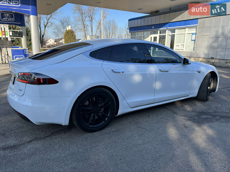 Лифтбек Tesla Model S 2016 в Самборе