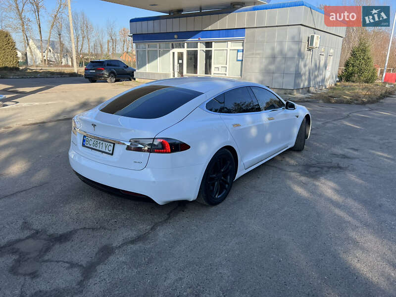Лифтбек Tesla Model S 2016 в Самборе
