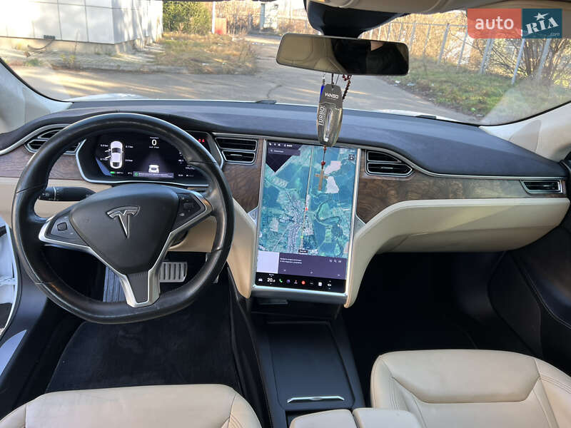 Лифтбек Tesla Model S 2016 в Самборе