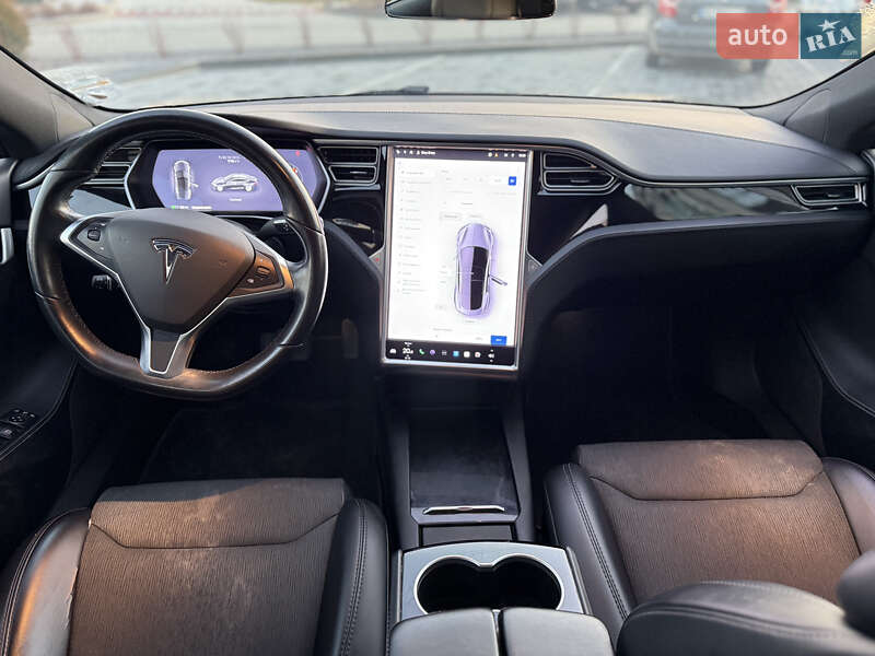 Лифтбек Tesla Model S 2018 в Городке