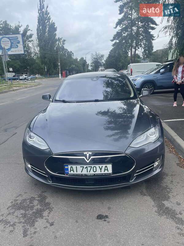 Лифтбек Tesla Model S 2015 в Киеве