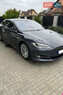 Лифтбек Tesla Model S 2016 в Львове