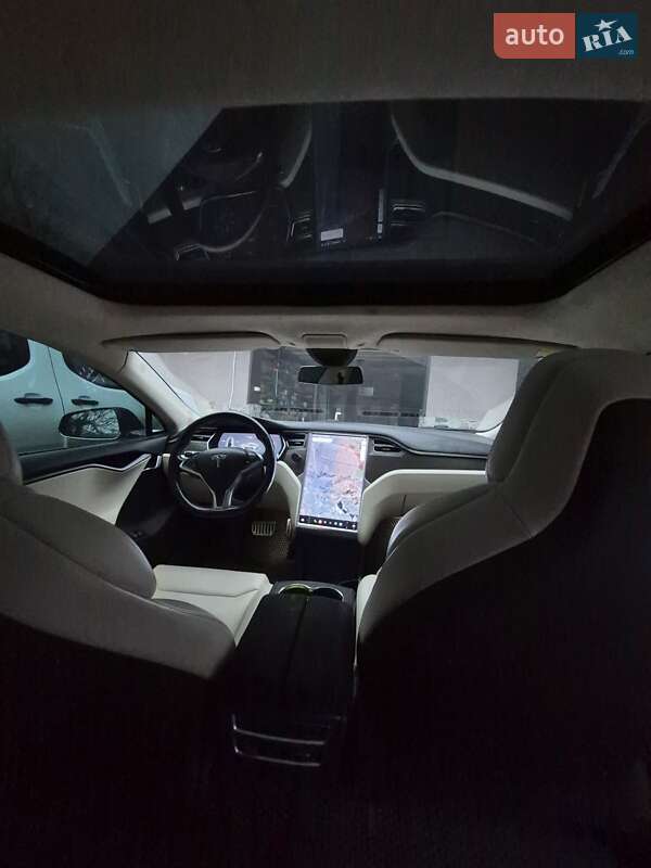 Лифтбек Tesla Model S 2015 в Киеве