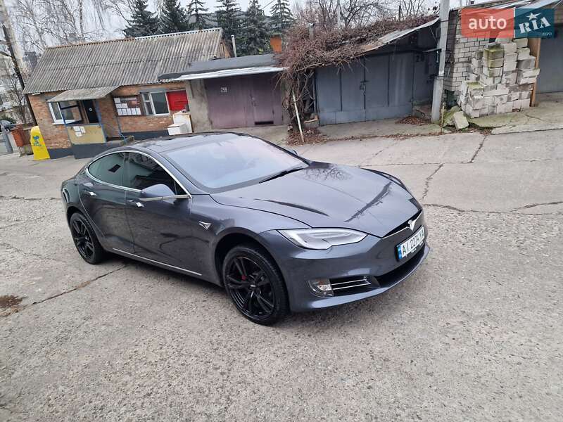 Лифтбек Tesla Model S 2018 в Вышгороде