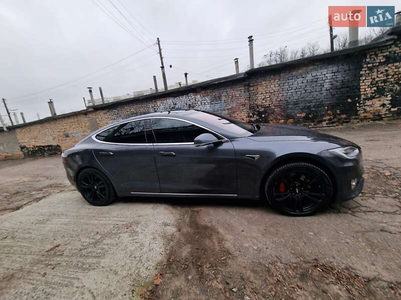 Лифтбек Tesla Model S 2018 в Вышгороде