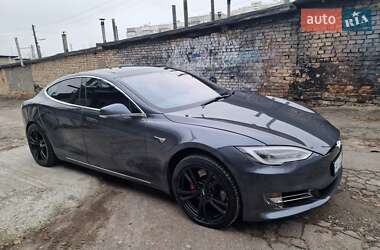Лифтбек Tesla Model S 2018 в Вышгороде