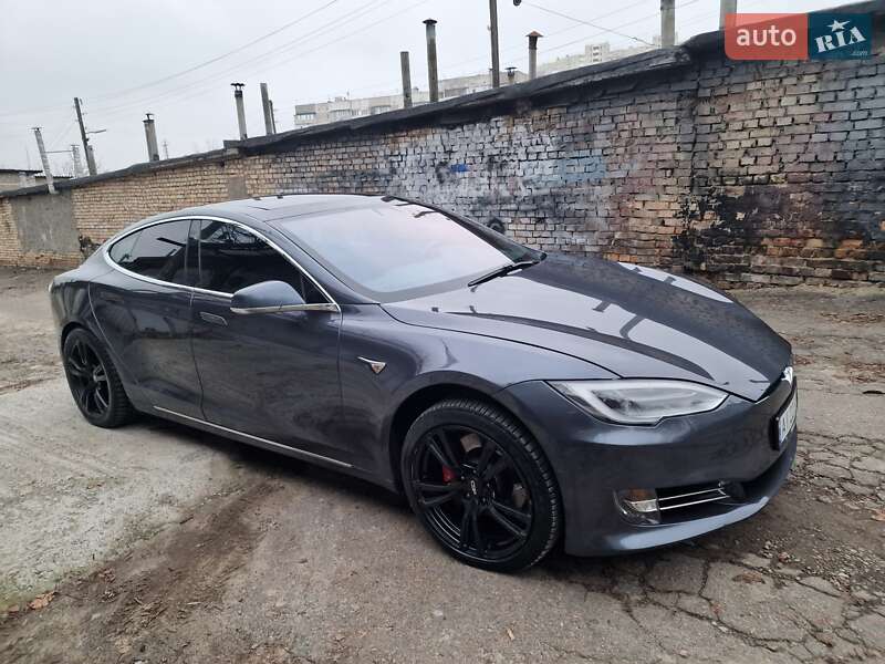 Лифтбек Tesla Model S 2018 в Вышгороде