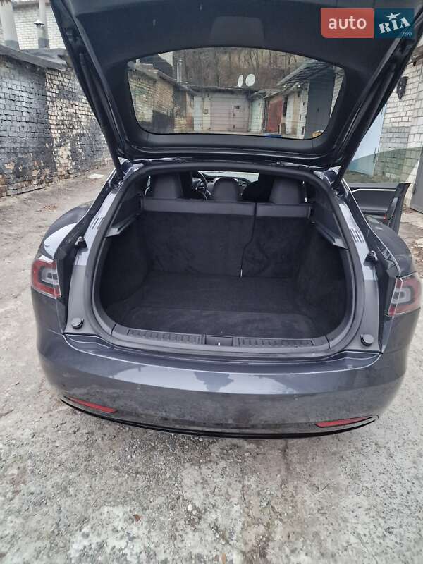 Лифтбек Tesla Model S 2018 в Вышгороде