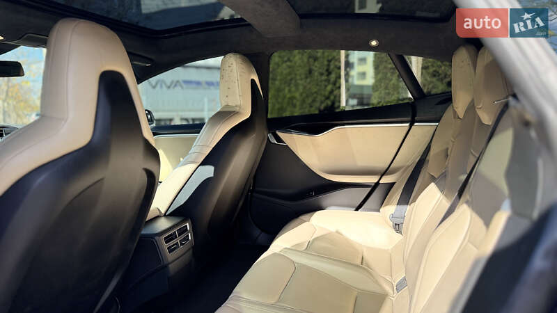 Лифтбек Tesla Model S 2014 в Ивано-Франковске