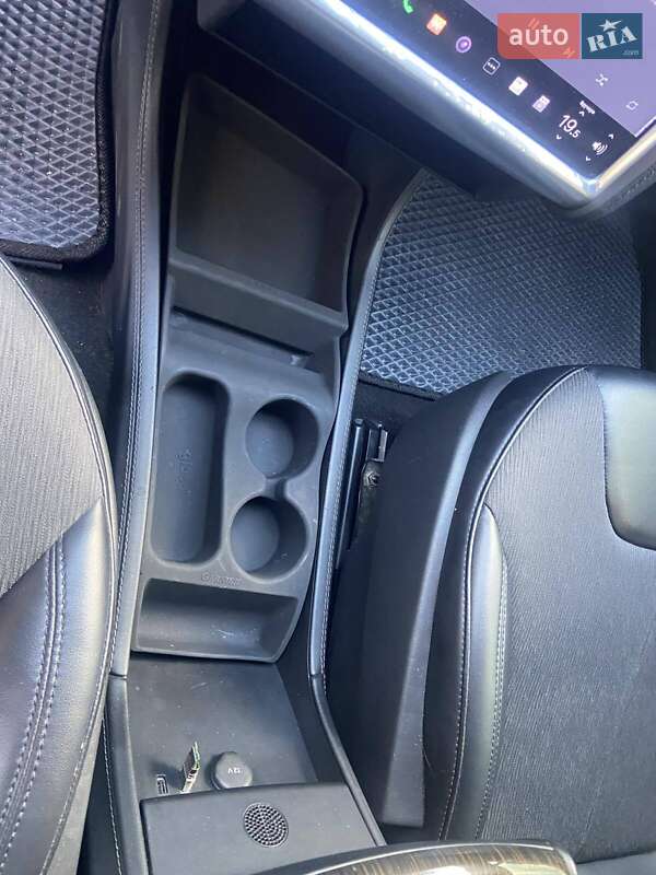 Лифтбек Tesla Model S 2014 в Хмельницком фото 28 Лифтбек Tesla Model S 2014 в Хмельницком