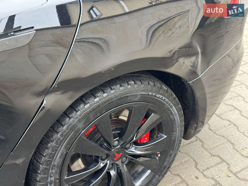 Лифтбек Tesla Model S 2014 в Львове