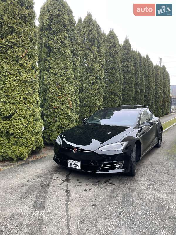 Лифтбек Tesla Model S 2019 в Ровно
