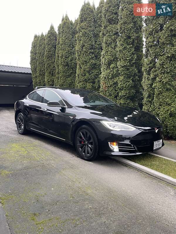 Лифтбек Tesla Model S 2019 в Ровно