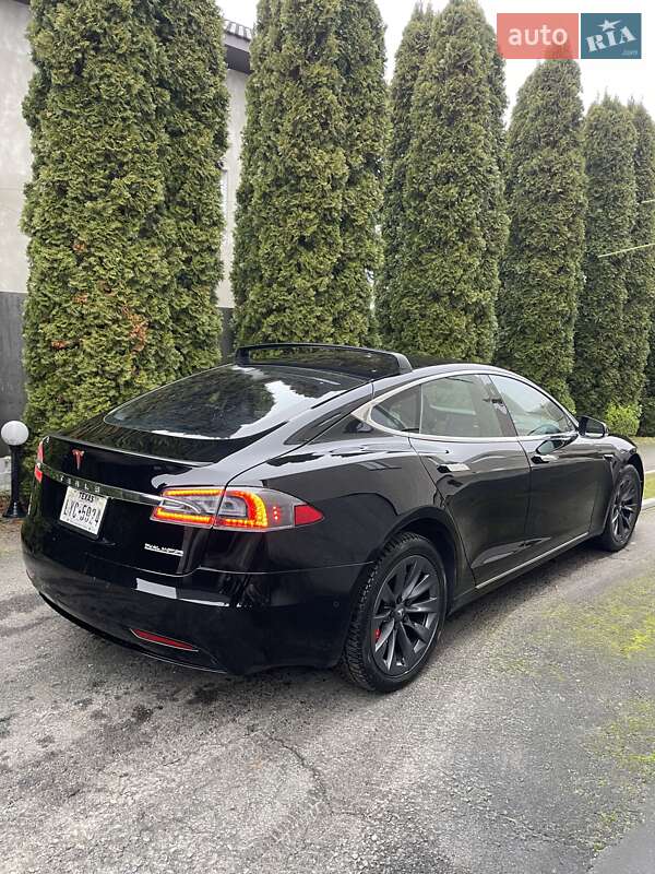Лифтбек Tesla Model S 2019 в Ровно