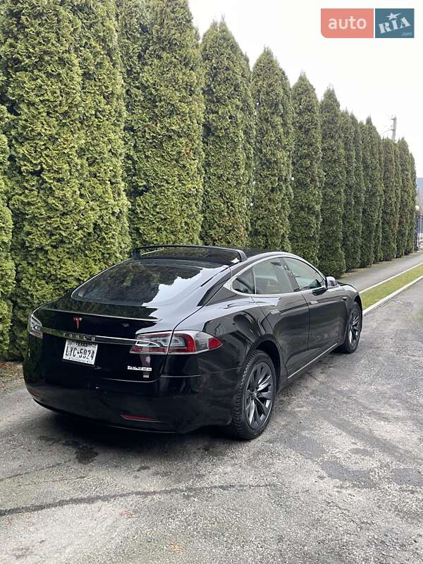 Лифтбек Tesla Model S 2019 в Ровно