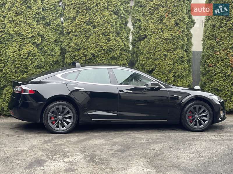 Лифтбек Tesla Model S 2019 в Ровно