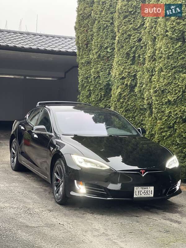Лифтбек Tesla Model S 2019 в Ровно