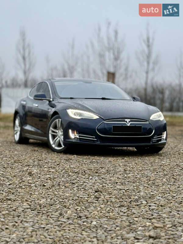 Лифтбек Tesla Model S 2013 в Коломые