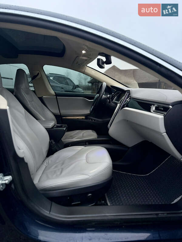 Лифтбек Tesla Model S 2013 в Коломые