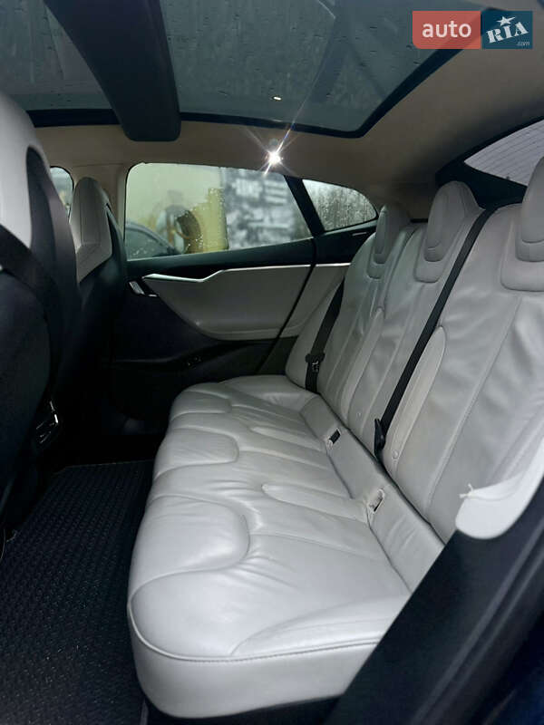 Лифтбек Tesla Model S 2013 в Коломые