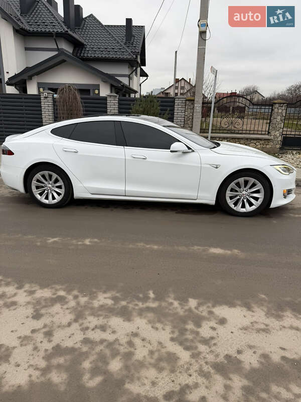 Ліфтбек Tesla Model S 2016 в Тернополі