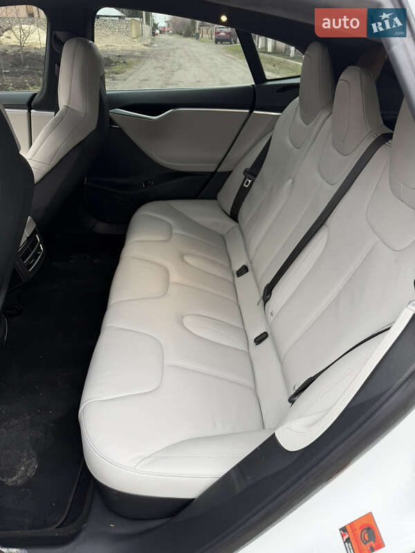 Ліфтбек Tesla Model S 2016 в Тернополі