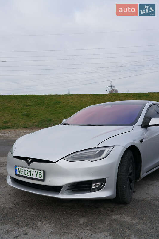 Лифтбек Tesla Model S 2018 в Днепре