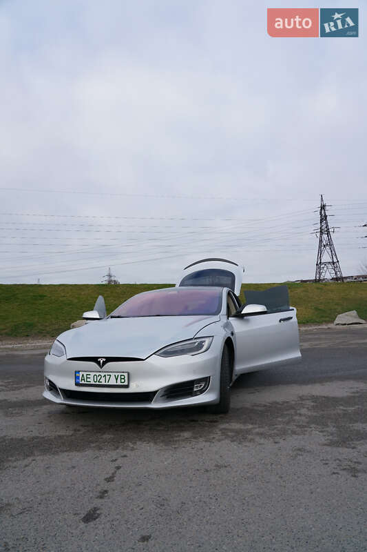 Лифтбек Tesla Model S 2018 в Днепре