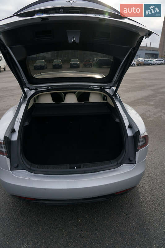 Лифтбек Tesla Model S 2018 в Днепре