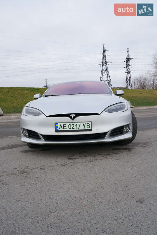 Лифтбек Tesla Model S 2018 в Днепре