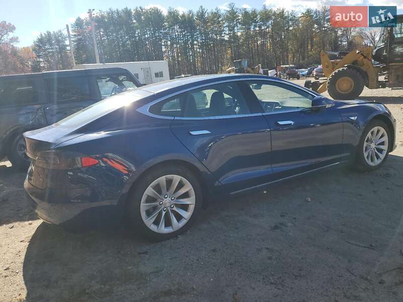 Лифтбек Tesla Model S 2016 в Ивано-Франковске