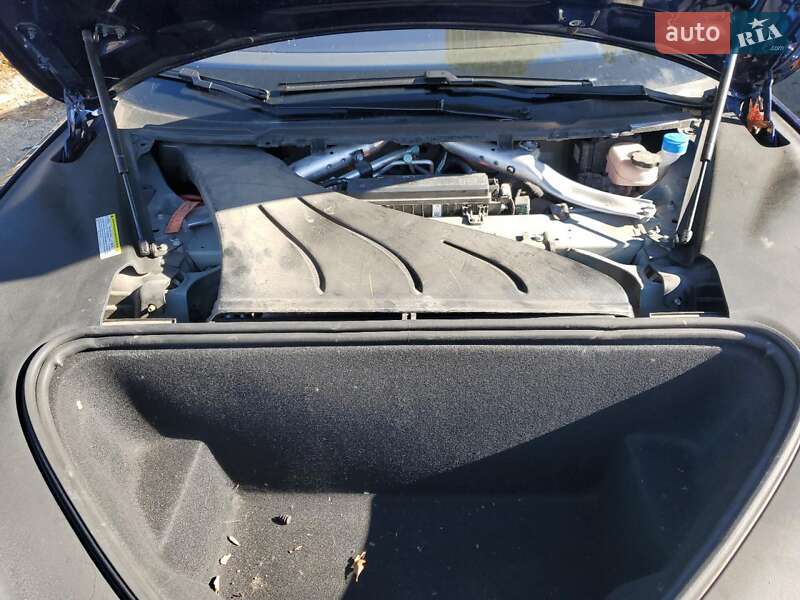 Лифтбек Tesla Model S 2016 в Ивано-Франковске