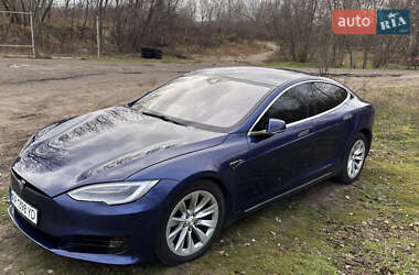 Лифтбек Tesla Model S 2016 в Киеве