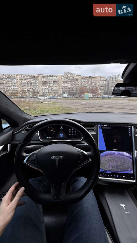 Лифтбек Tesla Model S 2016 в Киеве