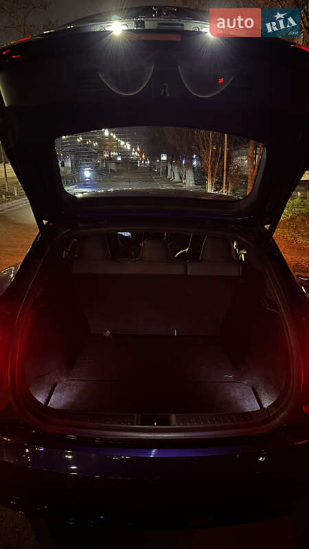 Лифтбек Tesla Model S 2016 в Киеве