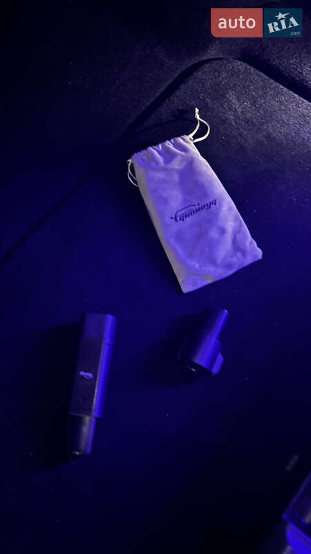 Лифтбек Tesla Model S 2016 в Киеве