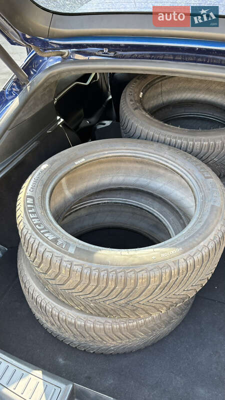 Лифтбек Tesla Model S 2016 в Киеве