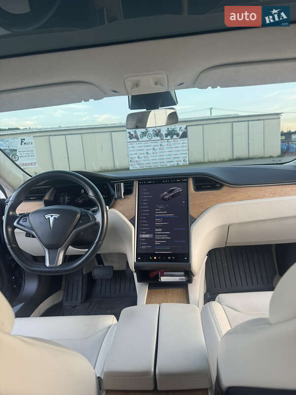 Лифтбек Tesla Model S 2018 в Черновцах