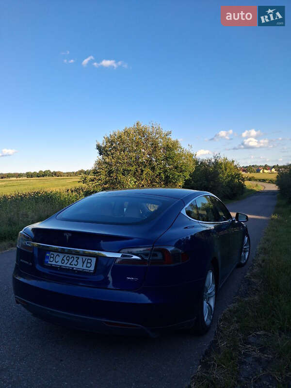 Лифтбек Tesla Model S 2015 в Стрые