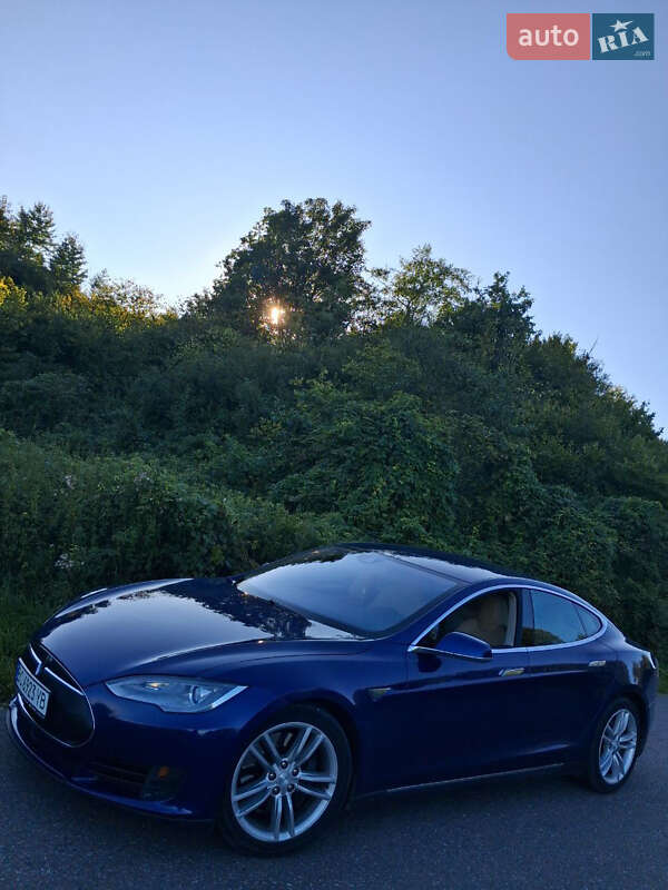 Лифтбек Tesla Model S 2015 в Стрые