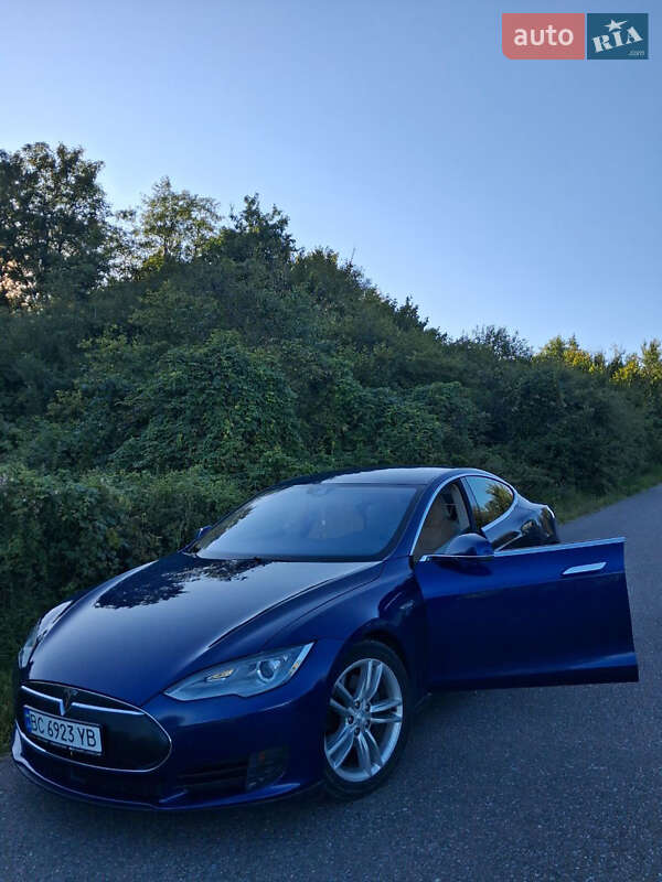 Лифтбек Tesla Model S 2015 в Стрые