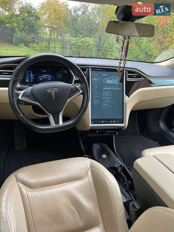 Лифтбек Tesla Model S 2015 в Стрые