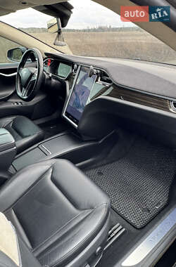 Лифтбек Tesla Model S 2016 в Киеве