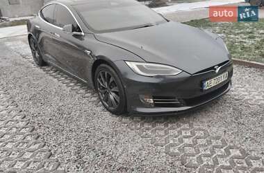 Лифтбек Tesla Model S 2018 в Павлограде
