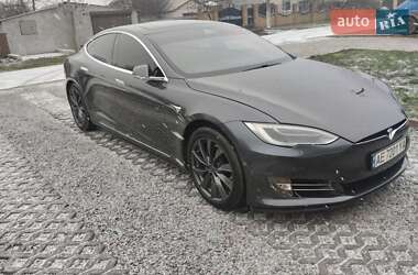 Лифтбек Tesla Model S 2018 в Павлограде
